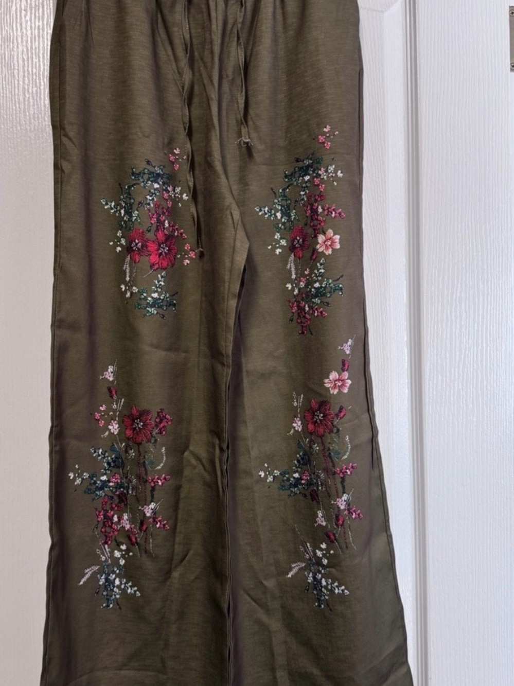 Embroidered Wide-Leg Pants in Olive Green